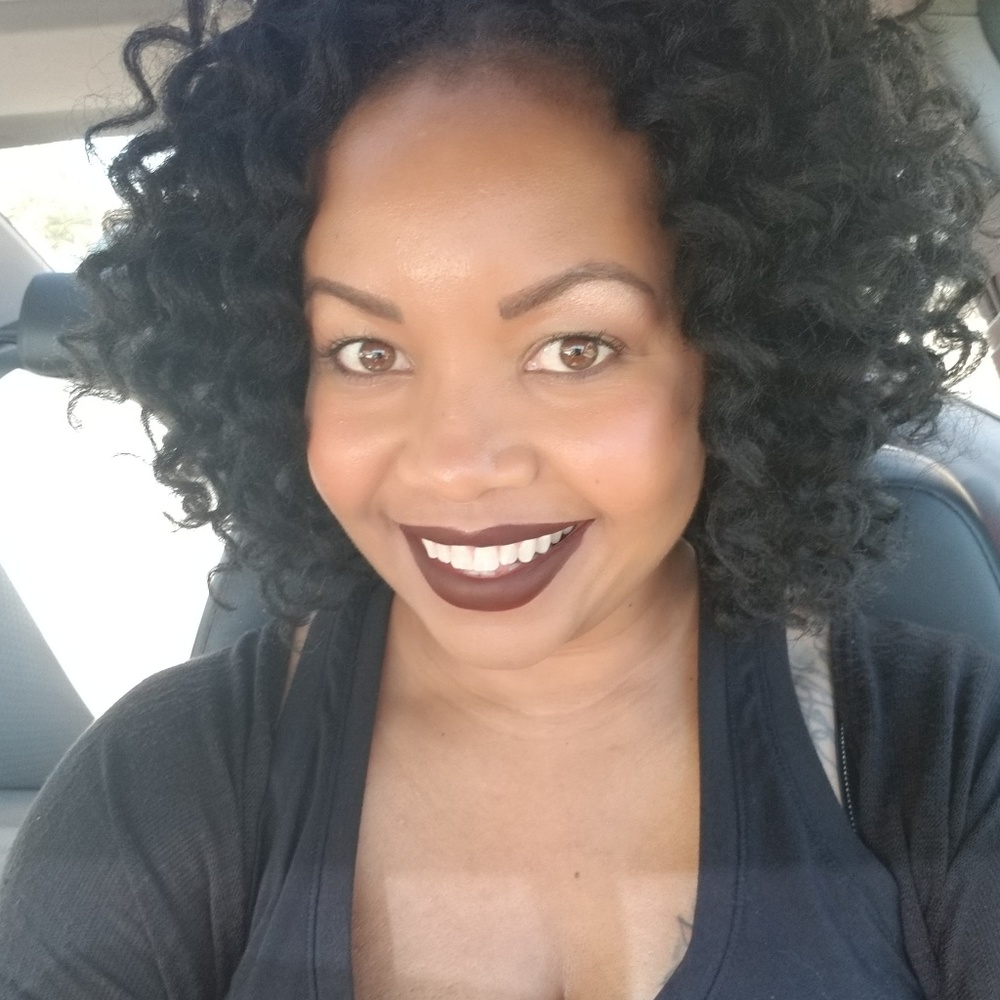 Meet your Posher Alishia!